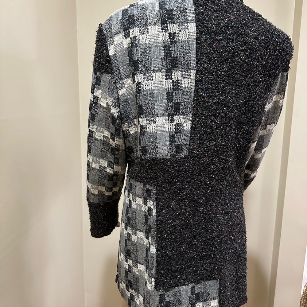 Sacred Thread Coat - Picture 3 of 17